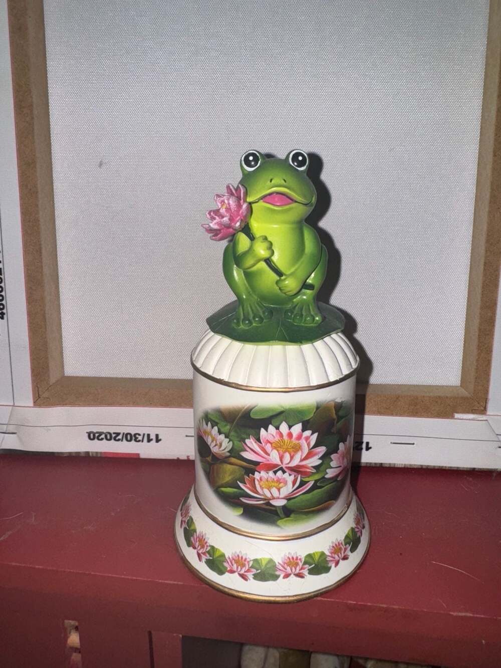 Vintage Frog on Lily Pad Musical Figurine Plays Green Sleeves